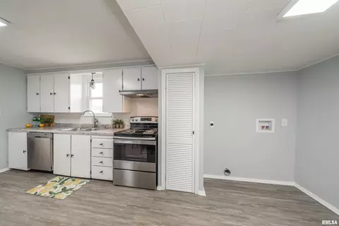 1420 E Main St, Benton, IL 62812 photo 18