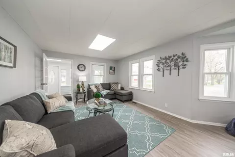 1420 E Main St, Benton, IL 62812 photo 5