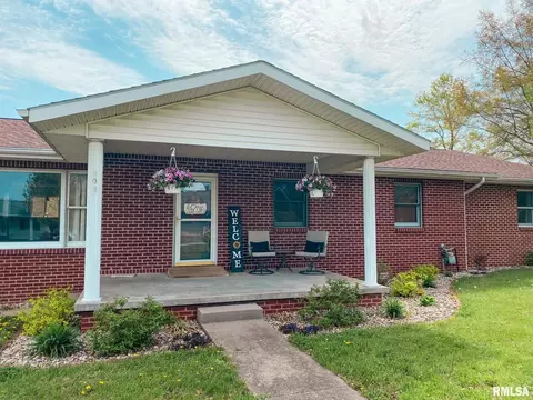 108 Stork St, Anna, IL 62906 photo 2