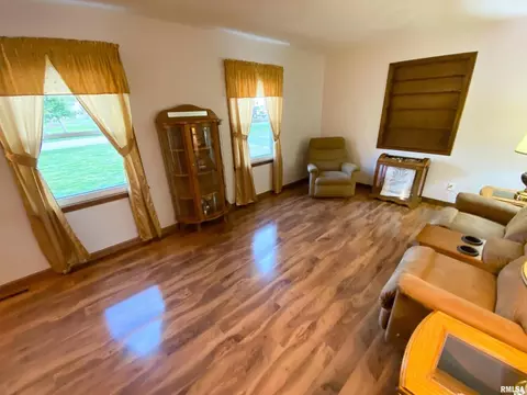 400 Hickory St, Flora, IL 62839 photo 9