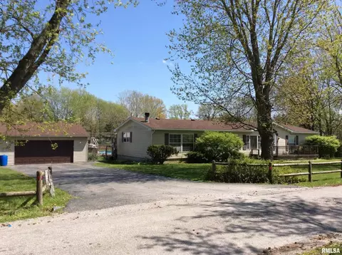 102 N Garrison St, Christopher, IL 62822 photo 1