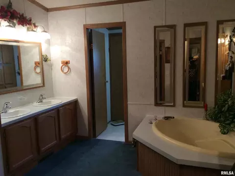 102 N Garrison St, Christopher, IL 62822 photo 24