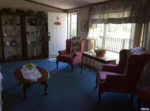 102 N Garrison St, Christopher, IL 62822 photo 2