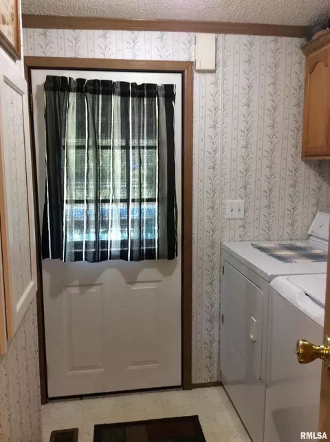 102 N Garrison St, Christopher, IL 62822 photo 19