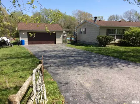 102 N Garrison St, Christopher, IL 62822 photo 43