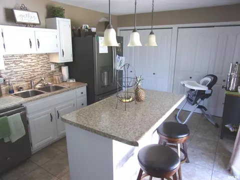 5329 Kell Rd, Kell, IL 62853 photo 7