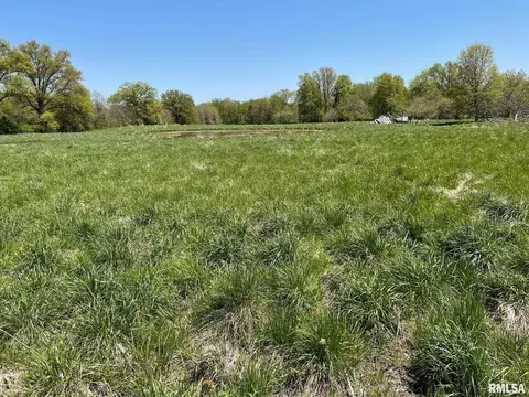 907 Manitou St, Benton, IL 62812 photo 1