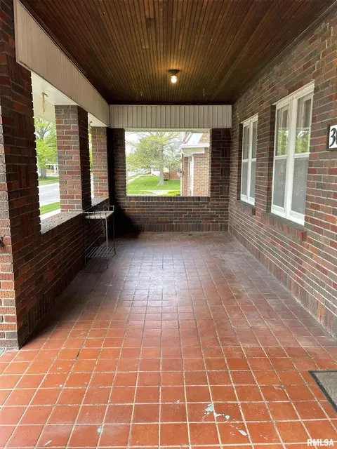 306 Oak St, Carmi, IL 62821 photo 5