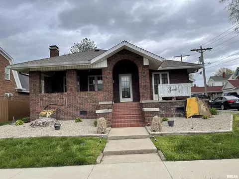 306 Oak St, Carmi, IL 62821 photo 1