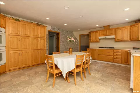 1608 White Pine Ln, Herrin, IL 62948 photo 7