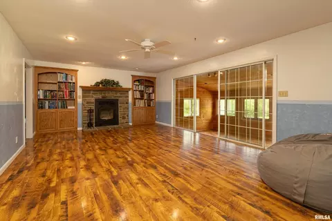 1608 White Pine Ln, Herrin, IL 62948 photo 4