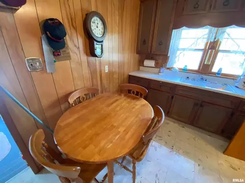 235 Park Ave, Flora, IL 62839 photo 32