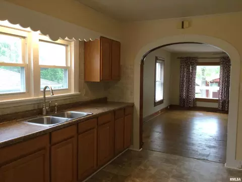 307 Forest St, Anna, IL 62906 photo 8