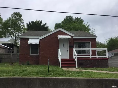 307 Forest St, Anna, IL 62906 photo 2