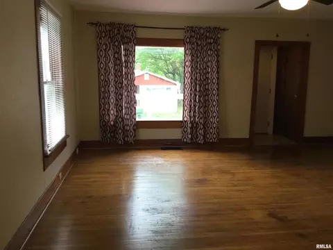 307 Forest St, Anna, IL 62906 photo 10