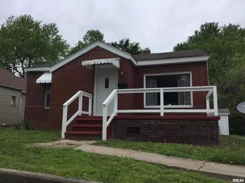 307 Forest St, Anna, IL 62906 photo 1
