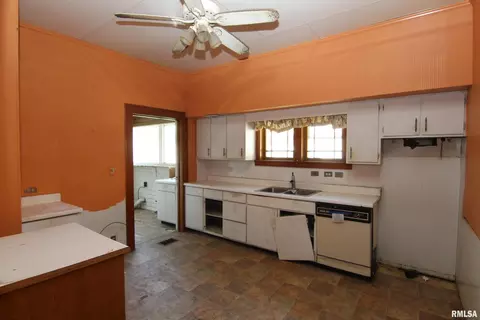 603 S Emma St, Christopher, IL 62822 photo 12