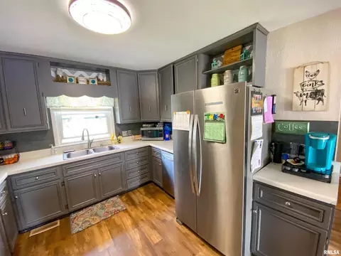 601 W 7th St, Flora, IL 62839 photo 25