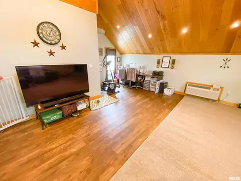 601 W 7th St, Flora, IL 62839 photo 10