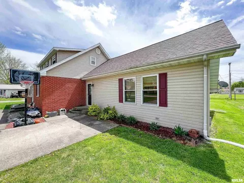 601 W 7th St, Flora, IL 62839 photo 6