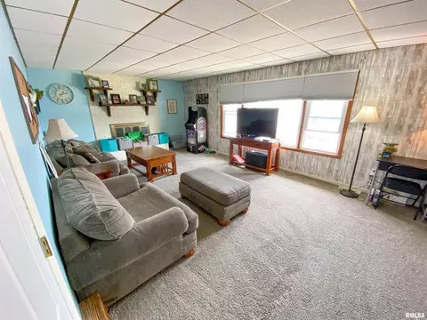601 W 7th St, Flora, IL 62839 photo 16