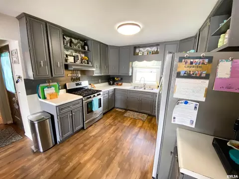601 W 7th St, Flora, IL 62839 photo 22