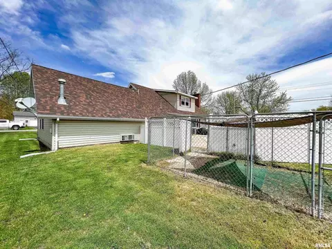 601 W 7th St, Flora, IL 62839 photo 5
