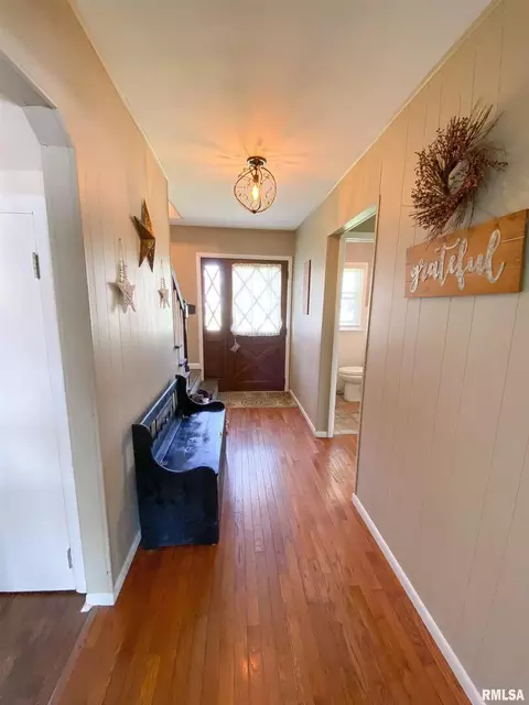 601 W 7th St, Flora, IL 62839 photo 13