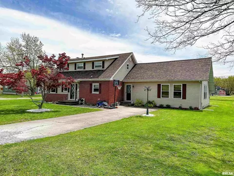 601 W 7th St, Flora, IL 62839 photo 1