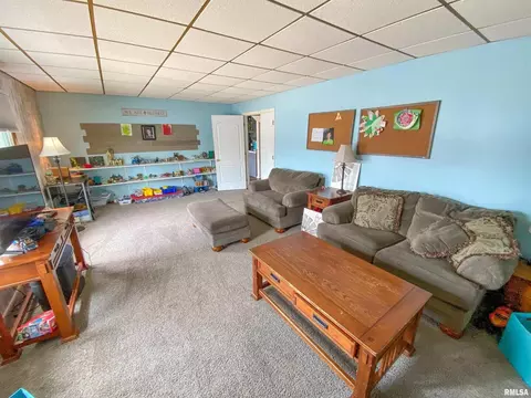 601 W 7th St, Flora, IL 62839 photo 17