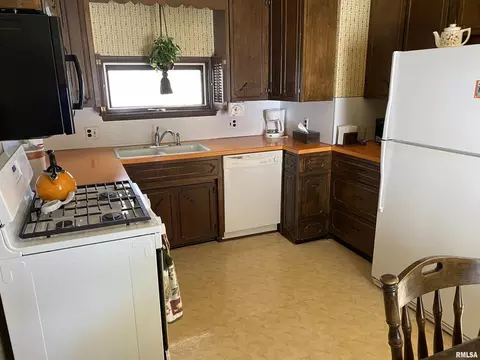 220 N Cherry St, Centralia, IL 62801 photo 8