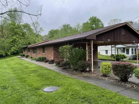 811 N 22nd St, Murphysboro, IL 62966