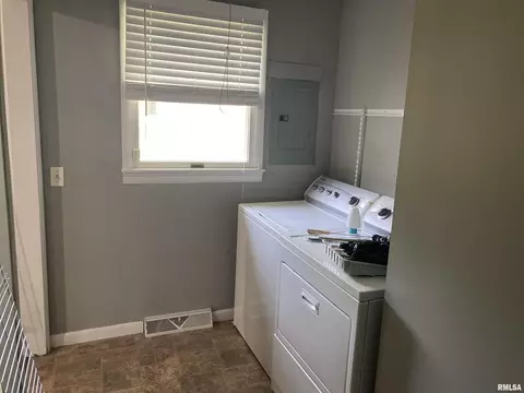 509 W 19th St, Metropolis, IL 62960 photo 8
