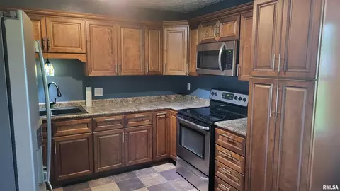 41 Edgebrook Ln, Centralia, IL 62801 photo 4
