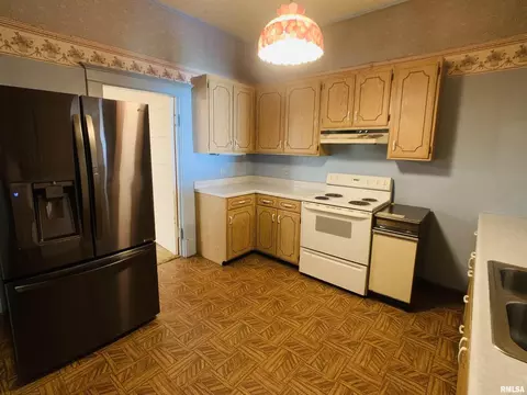 1812 4th St, Eldorado, IL 62930 photo 10
