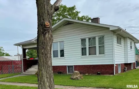 215 E 6th St, Centralia, IL 62801 photo 2