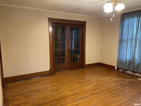 215 E 6th St, Centralia, IL 62801 photo 4