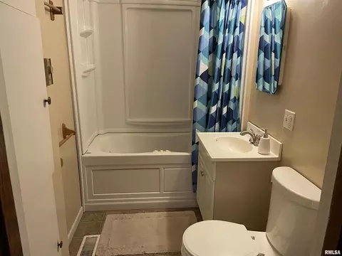 215 E 6th St, Centralia, IL 62801 photo 9