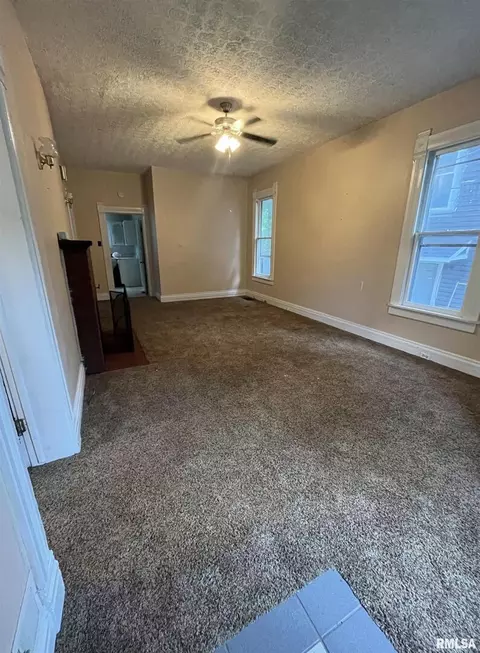 711 E Broadway, Centralia, IL 62801 photo 2