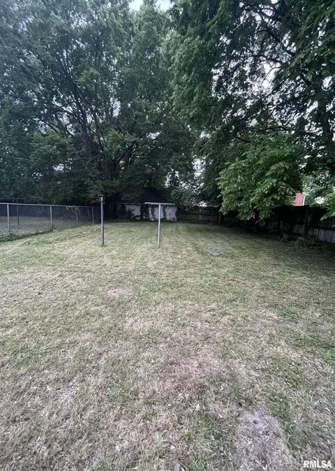 711 E Broadway, Centralia, IL 62801 photo 11
