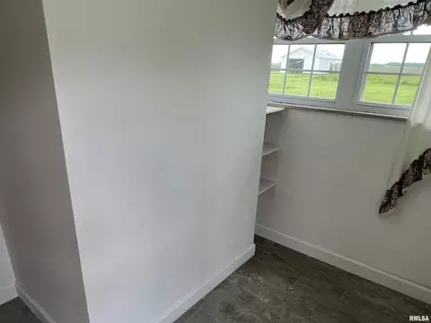 910 Middleton St, Iuka, IL 62849 photo 24