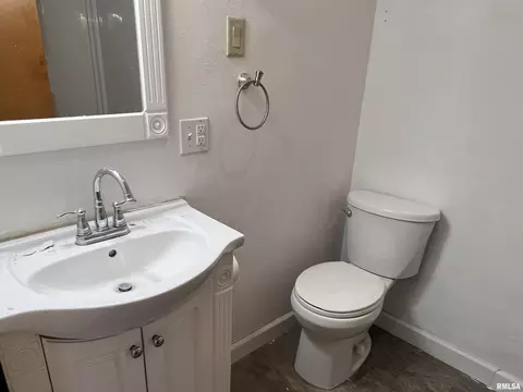 910 Middleton St, Iuka, IL 62849 photo 22