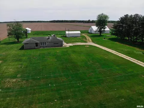 910 Middleton St, Iuka, IL 62849 photo 1