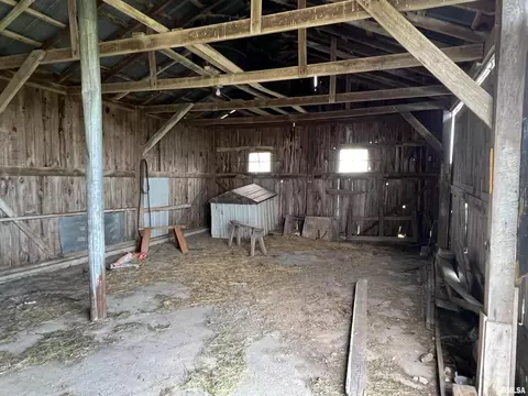 910 Middleton St, Iuka, IL 62849 photo 32