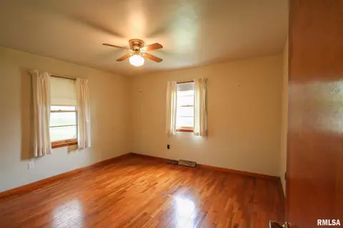 706 4th St, Carmi, IL 62821 photo 13