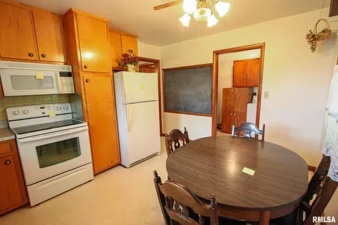 706 4th St, Carmi, IL 62821 photo 21
