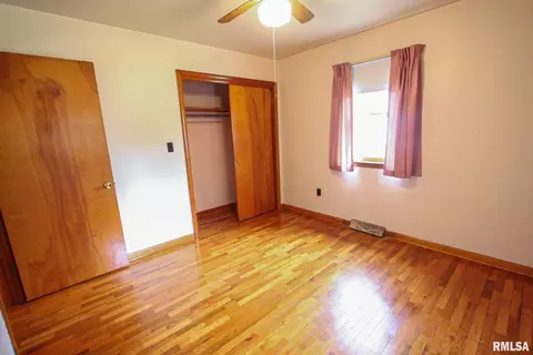 706 4th St, Carmi, IL 62821 photo 16