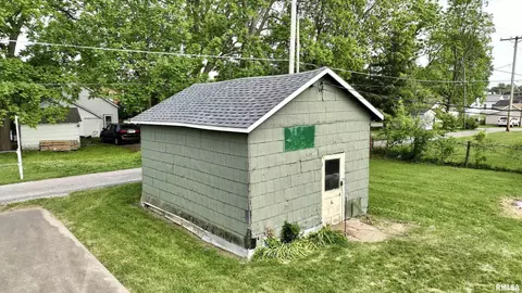 706 4th St, Carmi, IL 62821 photo 5