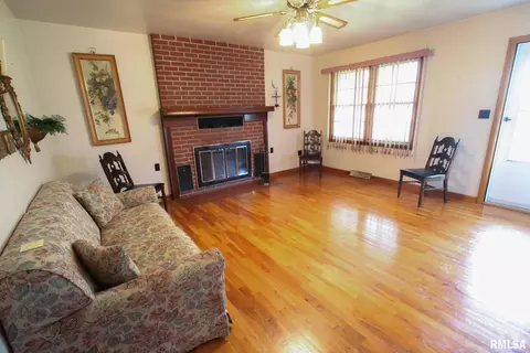706 4th St, Carmi, IL 62821 photo 24