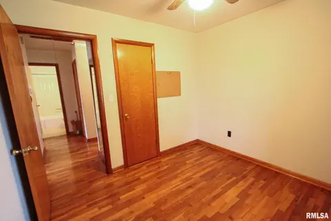 706 4th St, Carmi, IL 62821 photo 15